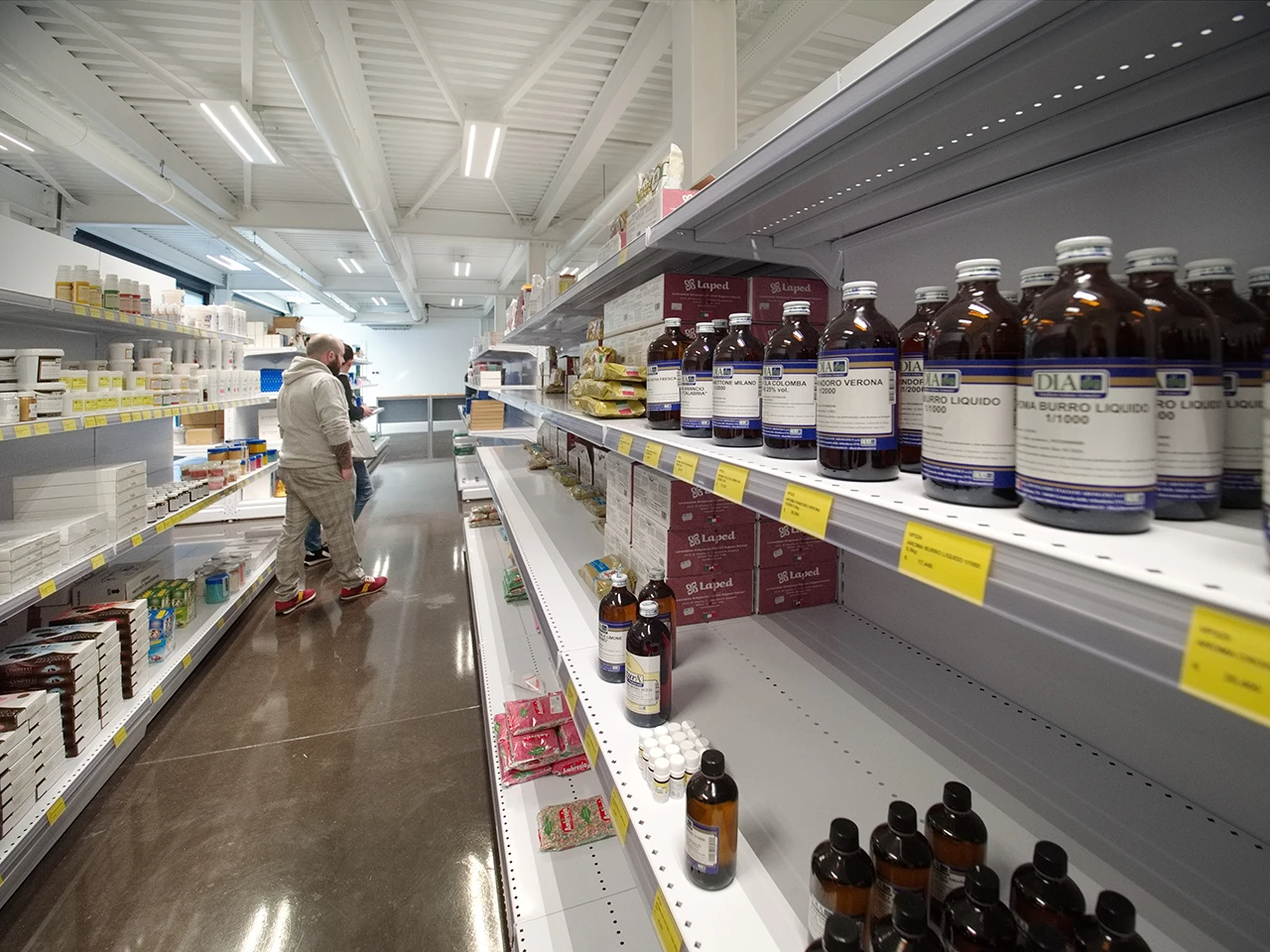 laboratorio per dimostrazioni e corsi con Maestro, sig. Padovani, e Clienti