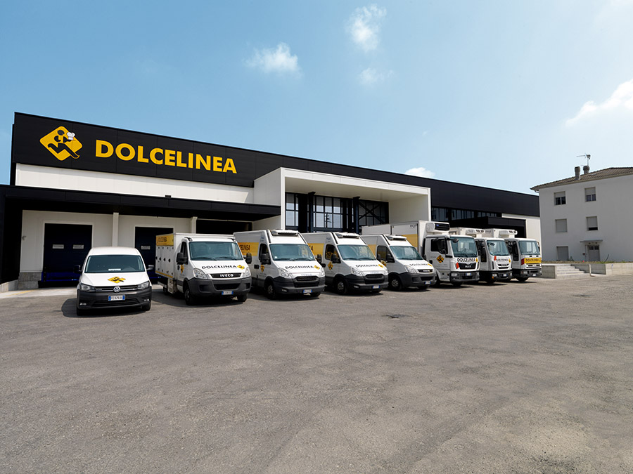 magazzino dolcelinea con prodotti per pasticceria, panificazione e gastronomia